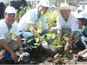 豊田合成、タイの「豊田合成タイランドで植樹会」を実施