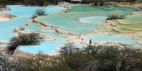 [14]中国・自然世界遺産 黄竜の五彩池（時間、太陽の変化で池の色が変わる）