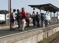 さぁ～電車がきたぞ！みんな乗るぞ！