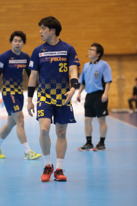 中尾 俊介(LW) | メンバー紹介 | 豊田合成ハンドボールチーム【ブルーファルコン】