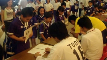 高松市香川総合体育館にてサイン会を行いました!
