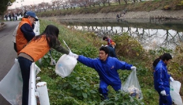 地域の清掃活動に参加しました