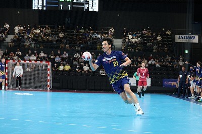 小塩選手　日本リーグ通算９００得点達成