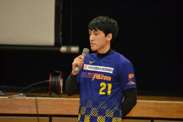 小塩選手が母校で講演