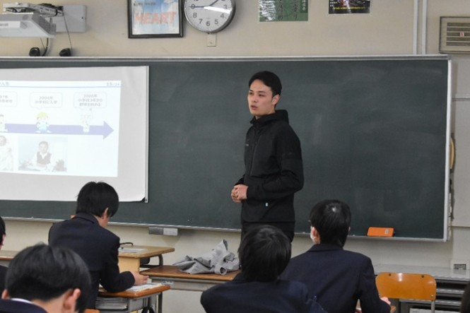 山口選手が中学校で「働くことの意義」を語る