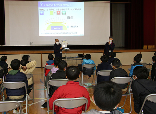 地元の小学校で「LED教室」を実施