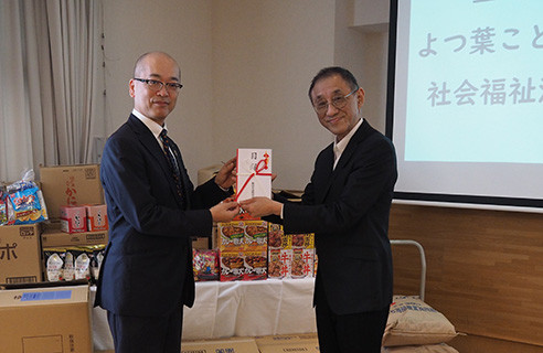 よつ葉の会 北村 榮章理事長（右）