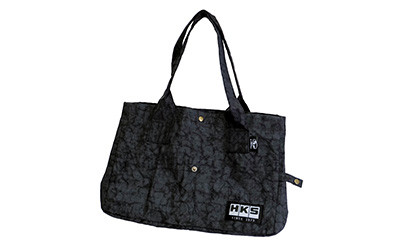 カスタムパーツメーカーのHKS社と自動車部品の端材を活用したバッグを共同企画