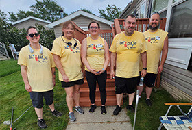 従業員が地域の福祉施設を補修