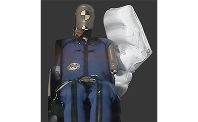 新構造の前席センターエアバッグを開発