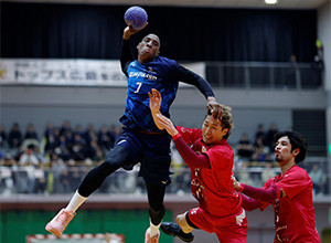 最優秀選手賞を受賞したヨアン バラスケス選手（LB）