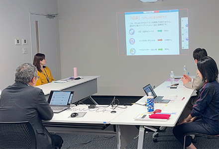 WEB講演会「働く世代のがん対策」を視聴する従業員