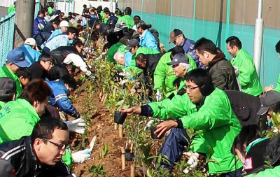 日乃出ゴム工業(株)で植樹会を実施