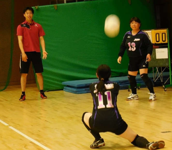 豊田合成トレフェルサの選手による技術指導の様子