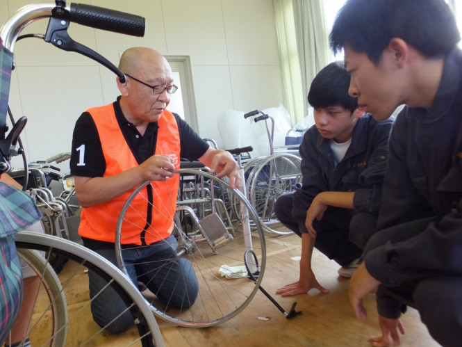 「車イス修理指導会」を実施