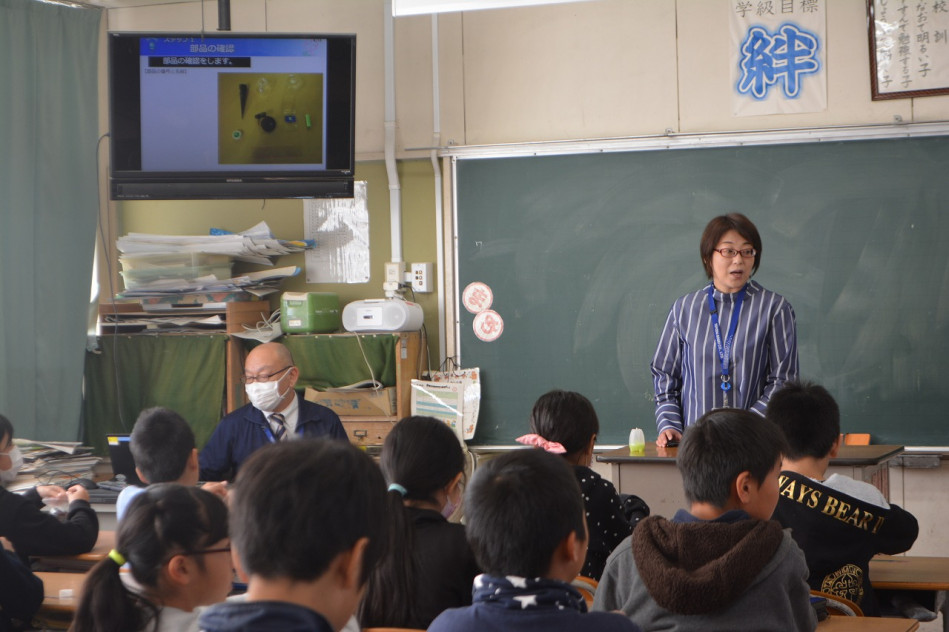 LEDの基礎学習の様子