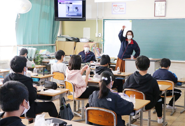 地元の小学校でLED教室を実施