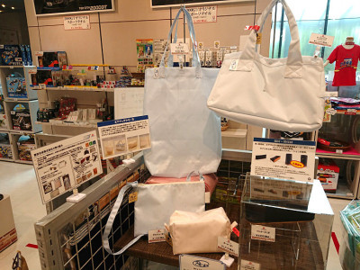 エアバッグなどの端材を用いた商品をトヨタ産業技術記念館などで販売
